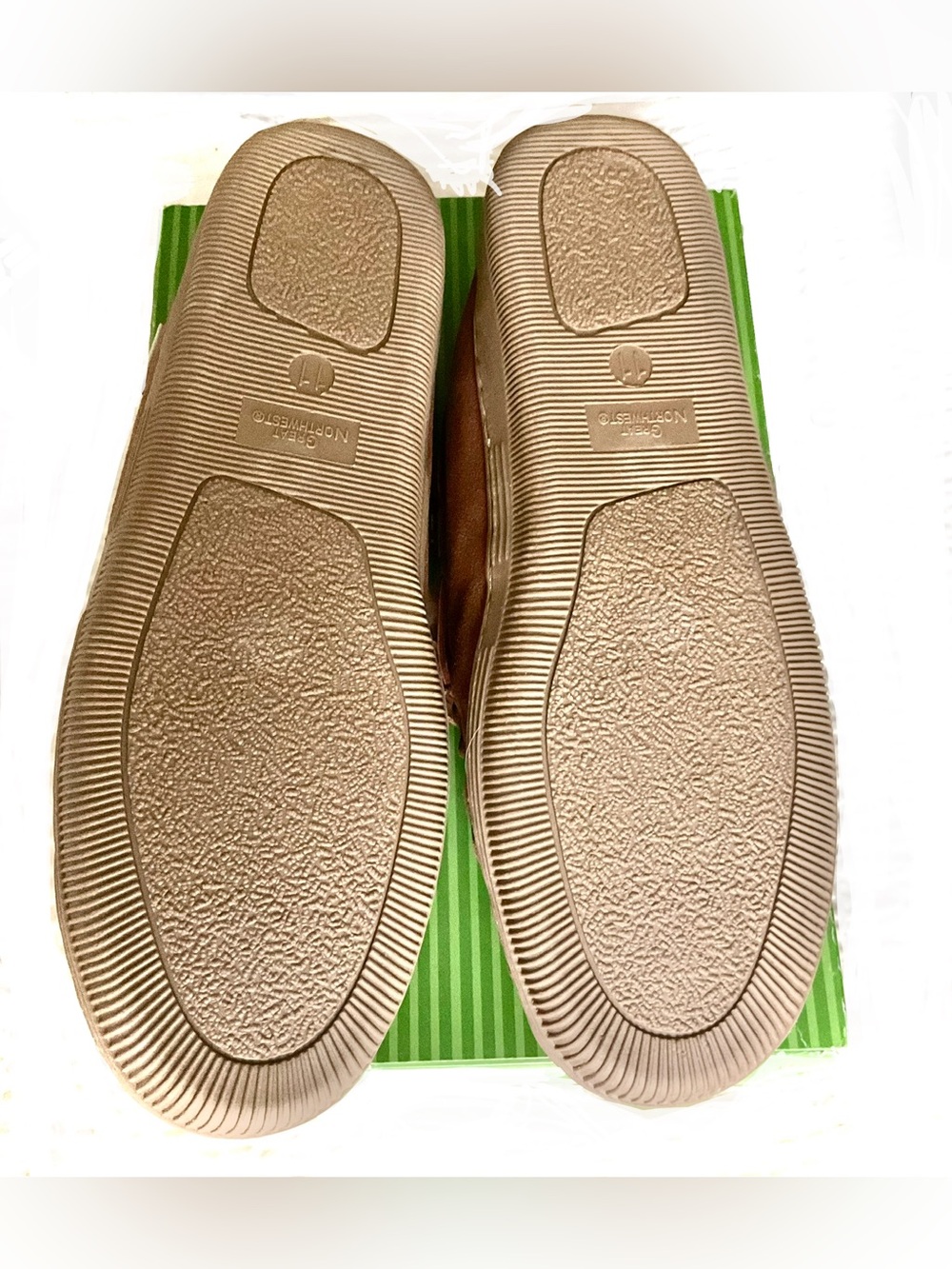 BNWT Great NW Clothing Co Tan Suede Leather Moccasin Shearling Slippers for Men - Picture 13 of 14